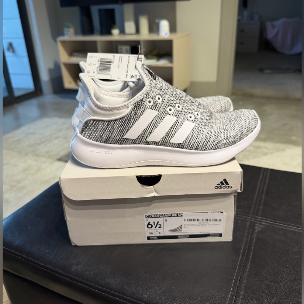 NWT Adidas Women’s Cloudfoam Pure Sneaker (Missing 1 lace)